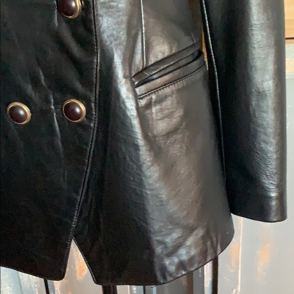 Danier Black fitted dbl breasted leather jacket - Picture 4 of 16